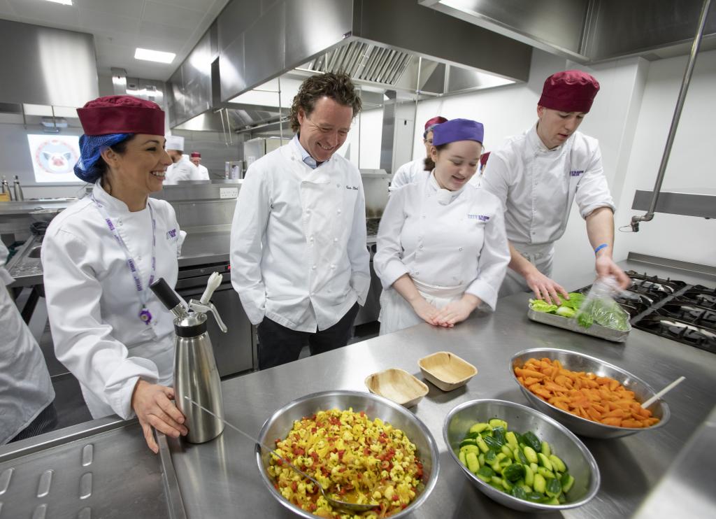 CoGCHospitalityCulinarySummit_TomKitchin_ProfessionalCookeryStudents